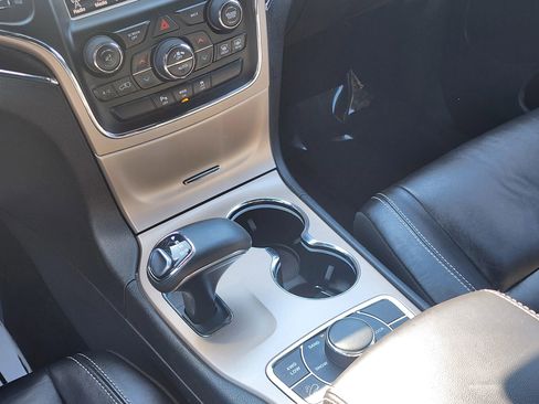 Used 2014 Jeep Grand Cherokee Limited w/ Trailer Tow Group IV image 17