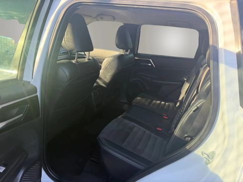 Used 2022 Mitsubishi Outlander SE AWD/4WD image 29