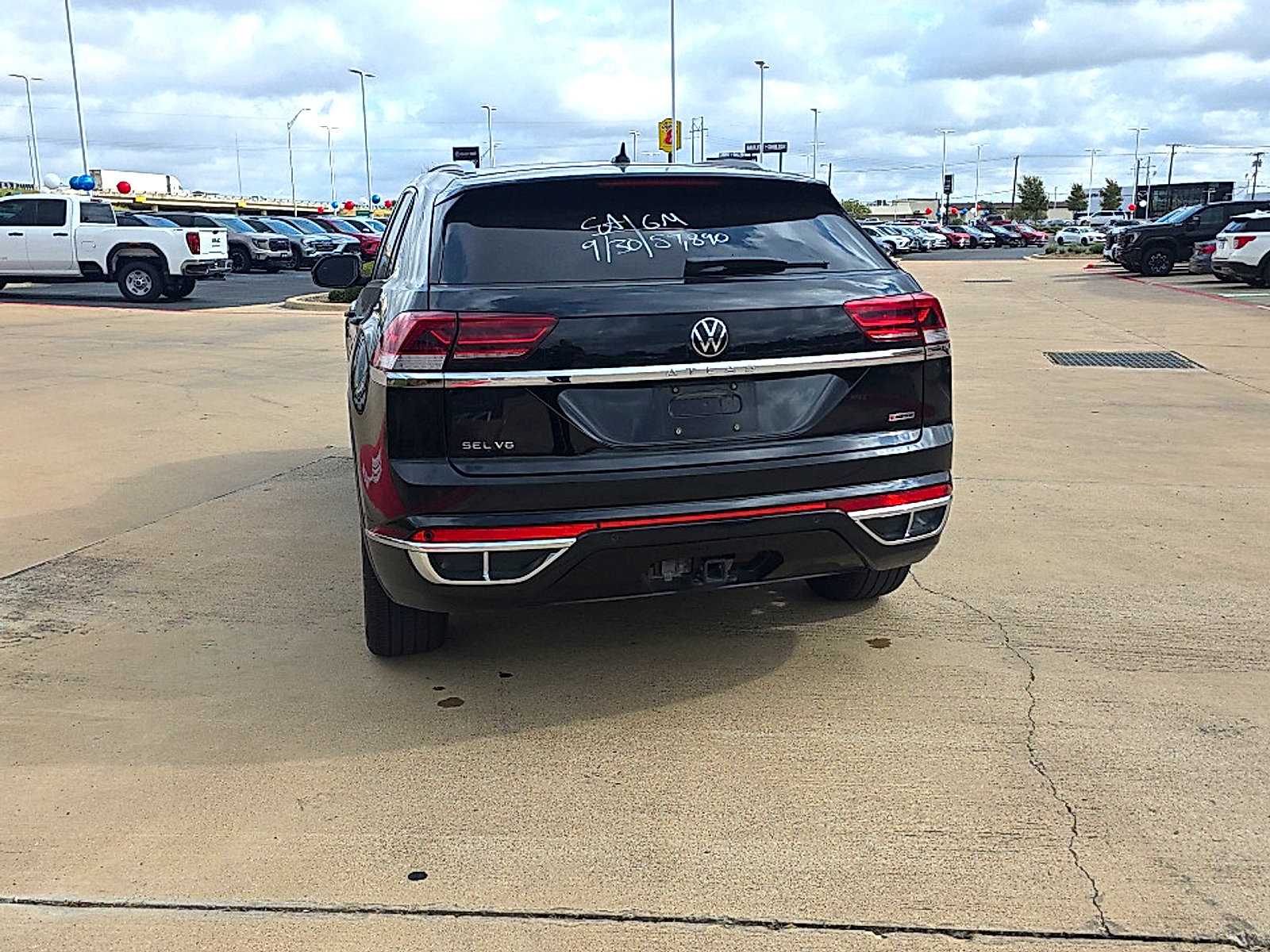 Used 2022 Volkswagen Atlas Cross Sport SEL Premium R-Line w/ Cross Sport MDO Package AWD/4WD image 16
