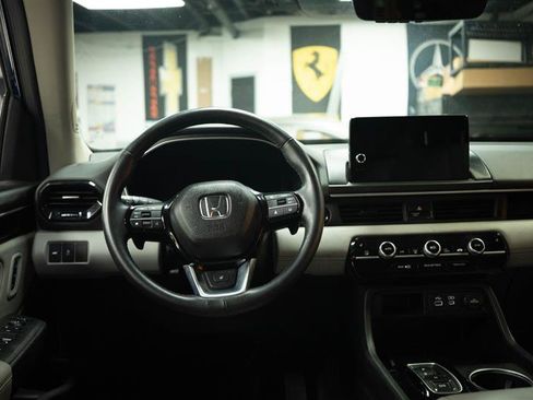 Used 2024 Honda Pilot Touring image 19