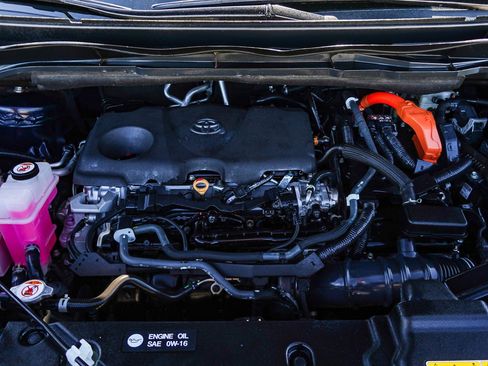 Used 2023 Toyota Sienna Limited image 31