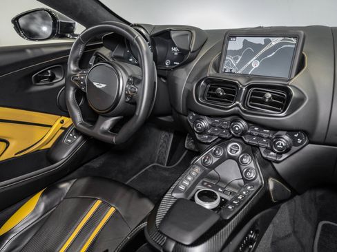 Used 2019 Aston Martin V8 Vantage Coupe image 18