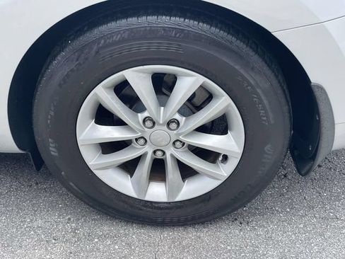 Used 2018 Kia Sedona LX w/ LX Essentials Premium Package FWD image 4