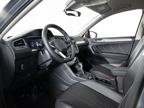 Used 2023 Volkswagen Tiguan SE image 14