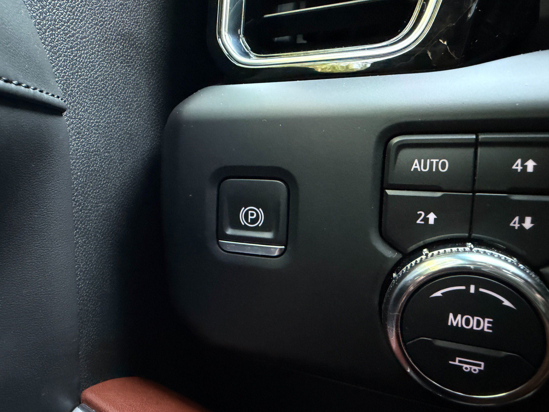 Used 2024 GMC Sierra 3500 Denali Ultimate AWD/4WD image 37