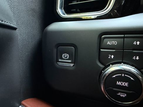 Used 2024 GMC Sierra 3500 Denali Ultimate AWD/4WD image 37