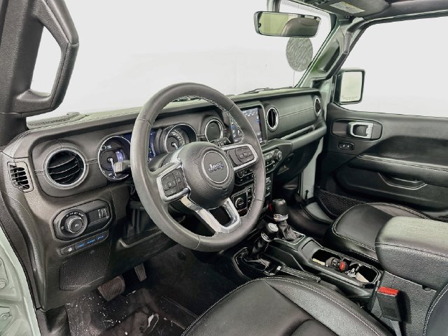 Used 2023 Jeep Wrangler Unlimited Sahara w/ Cold Weather Group AWD/4WD image 22