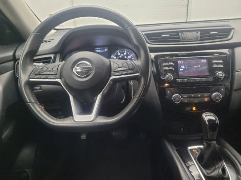 Used 2017 Nissan Rogue SV image 22