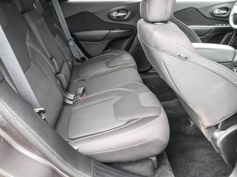 Used 2015 Jeep Cherokee Latitude w/ Comfort/Convenience Group image 32