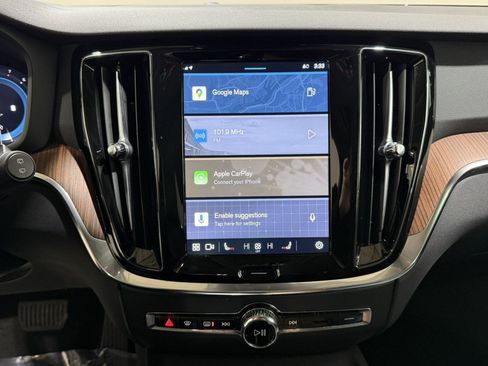 Used 2025 Volvo V60 B5 Cross Country Plus image 21