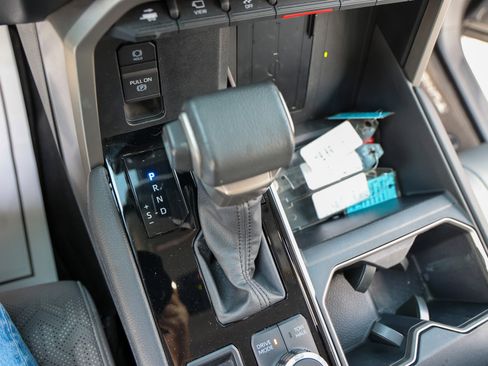 Used 2024 Toyota Tundra Limited AWD/4WD image 26