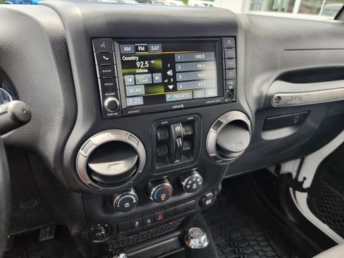 Used 2017 Jeep Wrangler Unlimited Sport AWD/4WD image 30