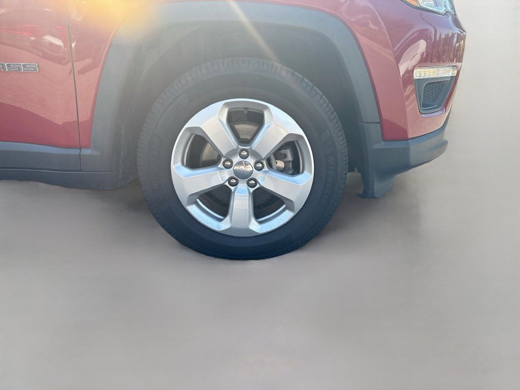 Used 2019 Jeep Compass Latitude w/ Cold Weather Group AWD/4WD image 12