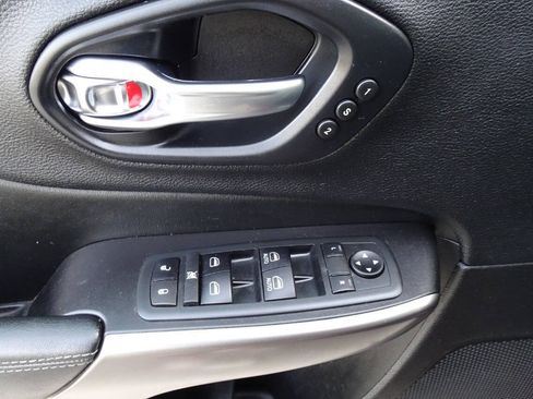 Used 2020 Jeep Cherokee Limited AWD/4WD image 13