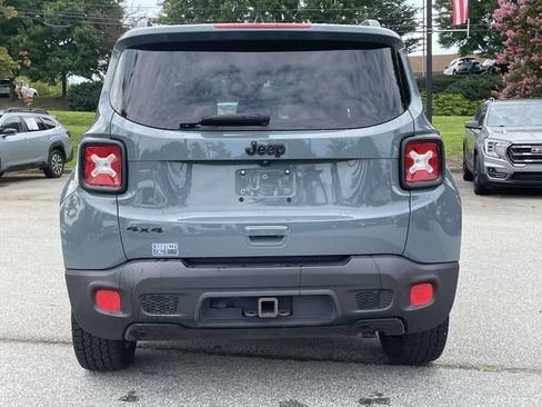 Used 2018 Jeep Renegade Altitude w/ UConnect 8.4 Nav Group AWD/4WD image 4