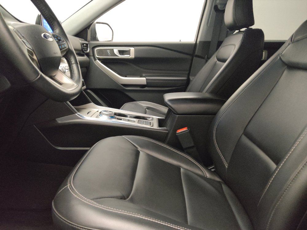 Used 2023 Ford Explorer XLT w/ Equipment Group 202A RWD image 17
