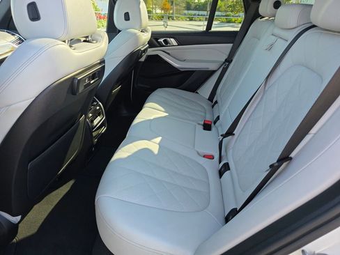 Used 2023 BMW X5 xDrive45e image 18