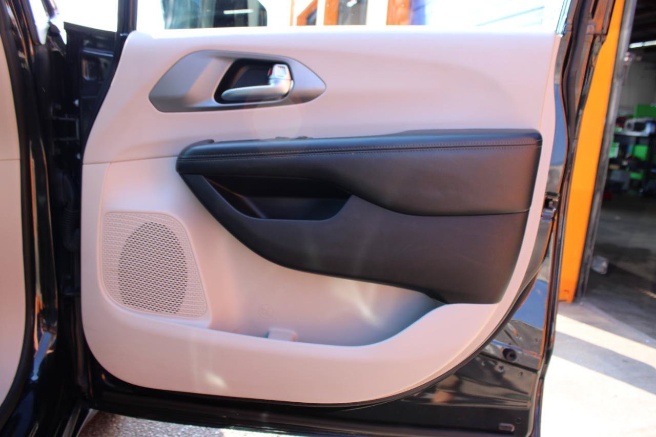 Used 2019 Chrysler Pacifica Limited FWD image 53