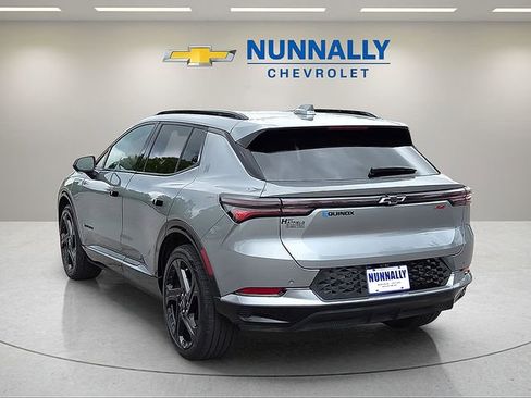 Used 2025 Chevrolet Equinox EV RS FWD image 3