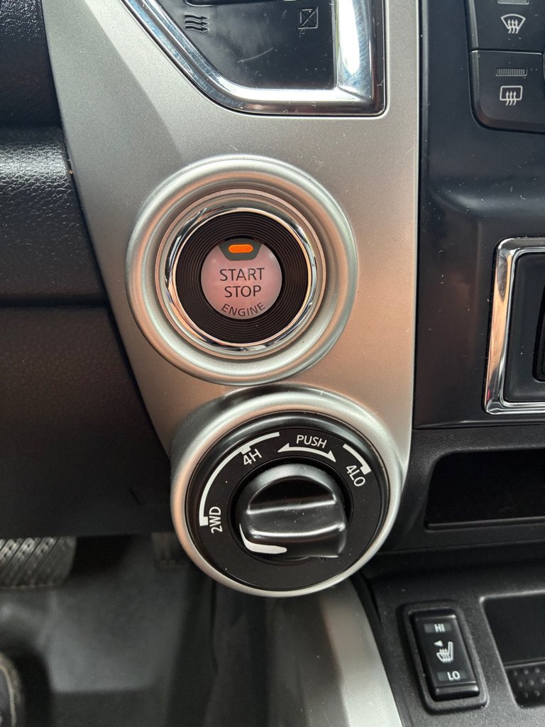 Used 2017 Nissan Titan SL AWD/4WD image 35