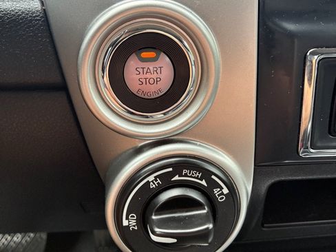 Used 2017 Nissan Titan SL AWD/4WD image 35