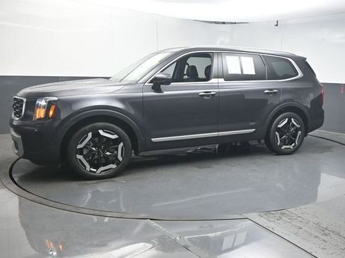 Used 2025 Kia Telluride S FWD image 4