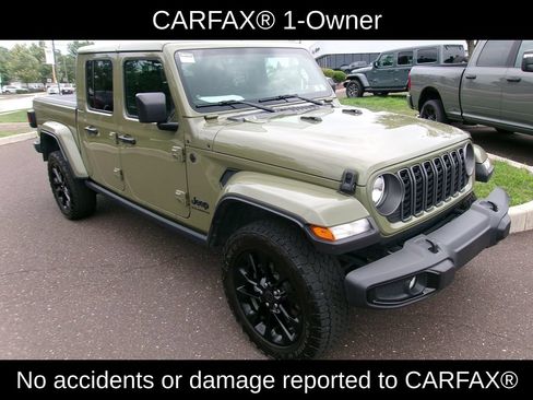Certified 2025 Jeep Gladiator Sport AWD/4WD image 2
