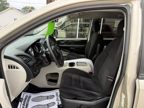 Used 2014 Dodge Grand Caravan SXT FWD image 11