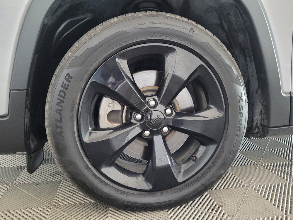 Used 2021 Jeep Cherokee Latitude Plus FWD image 31