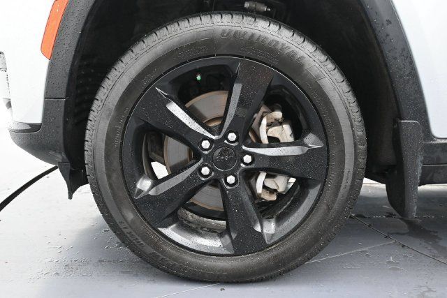 Used 2023 Jeep Grand Cherokee L Altitude AWD/4WD image 11