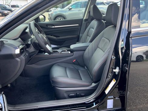 New 2025 Nissan Altima 2.5 SR image 10