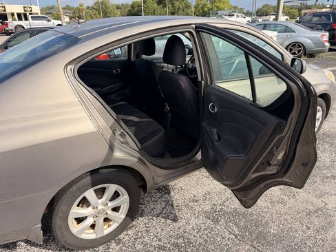 Used 2014 Nissan Versa SV w/ Convenience Package FWD image 10