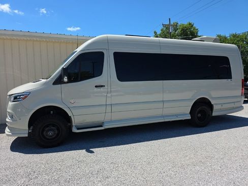 Used 2024 Mercedes-Benz Sprinter 3500 image 16