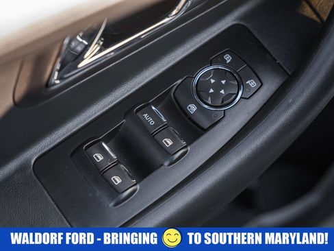 Used 2013 Ford Taurus SEL image 37