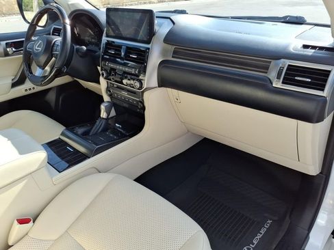 Used 2023 Lexus GX 460 Luxury w/ Accessory Package AWD/4WD image 4