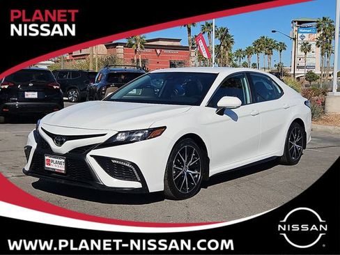 Used 2024 Toyota Camry SE FWD image 1