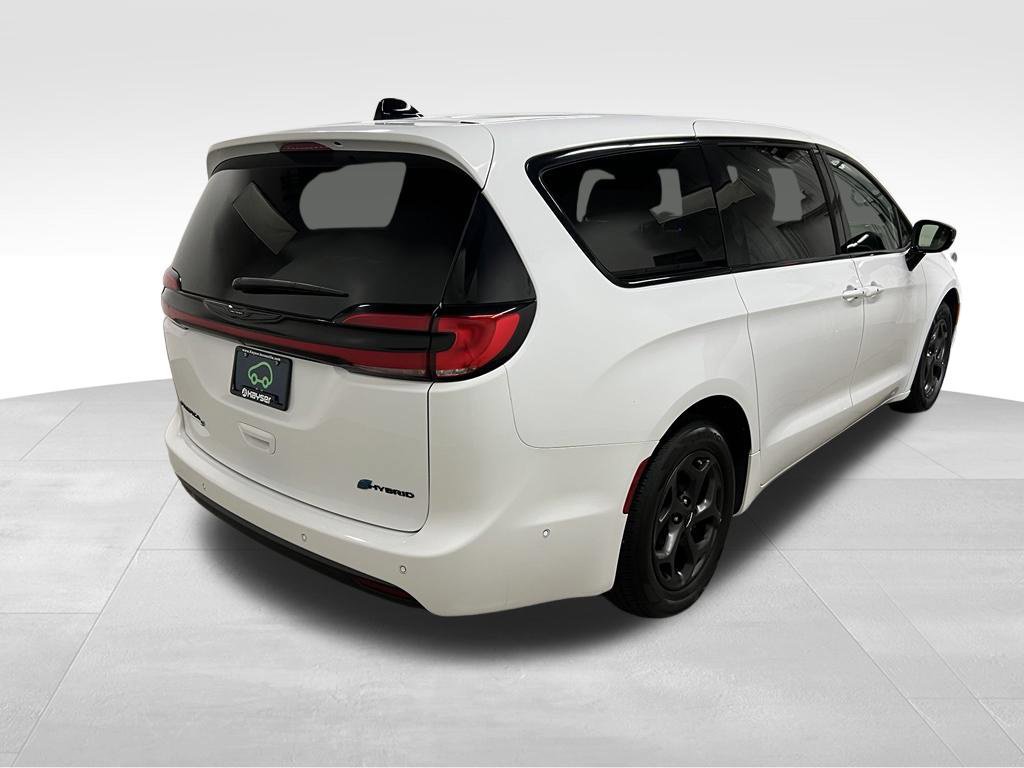 Used 2024 Chrysler Pacifica Limited FWD image 5