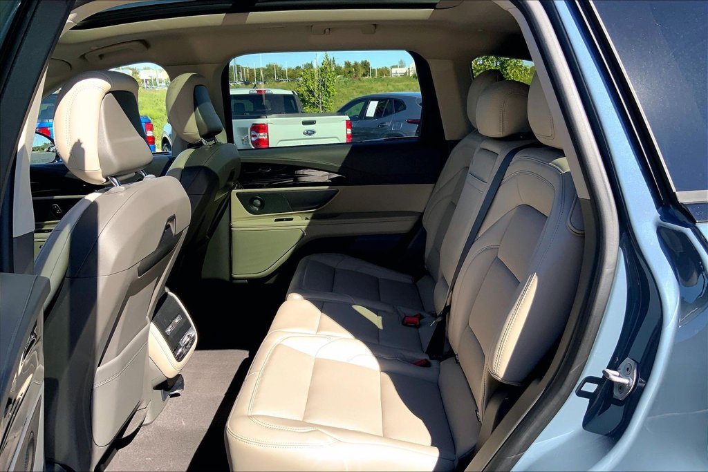 Used 2025 Lincoln Nautilus Premier w/ Equipment Group 102A AWD/4WD image 11