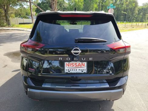 Used 2024 Nissan Rogue SL w/ SL Premium Package FWD image 9