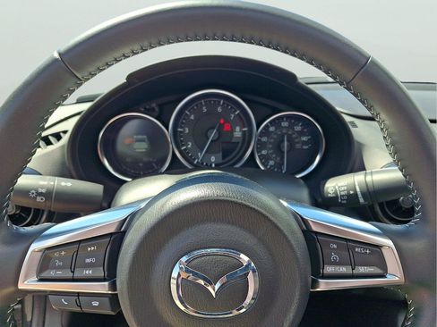 Used 2021 MAZDA MX-5 Miata RF Club RWD image 15