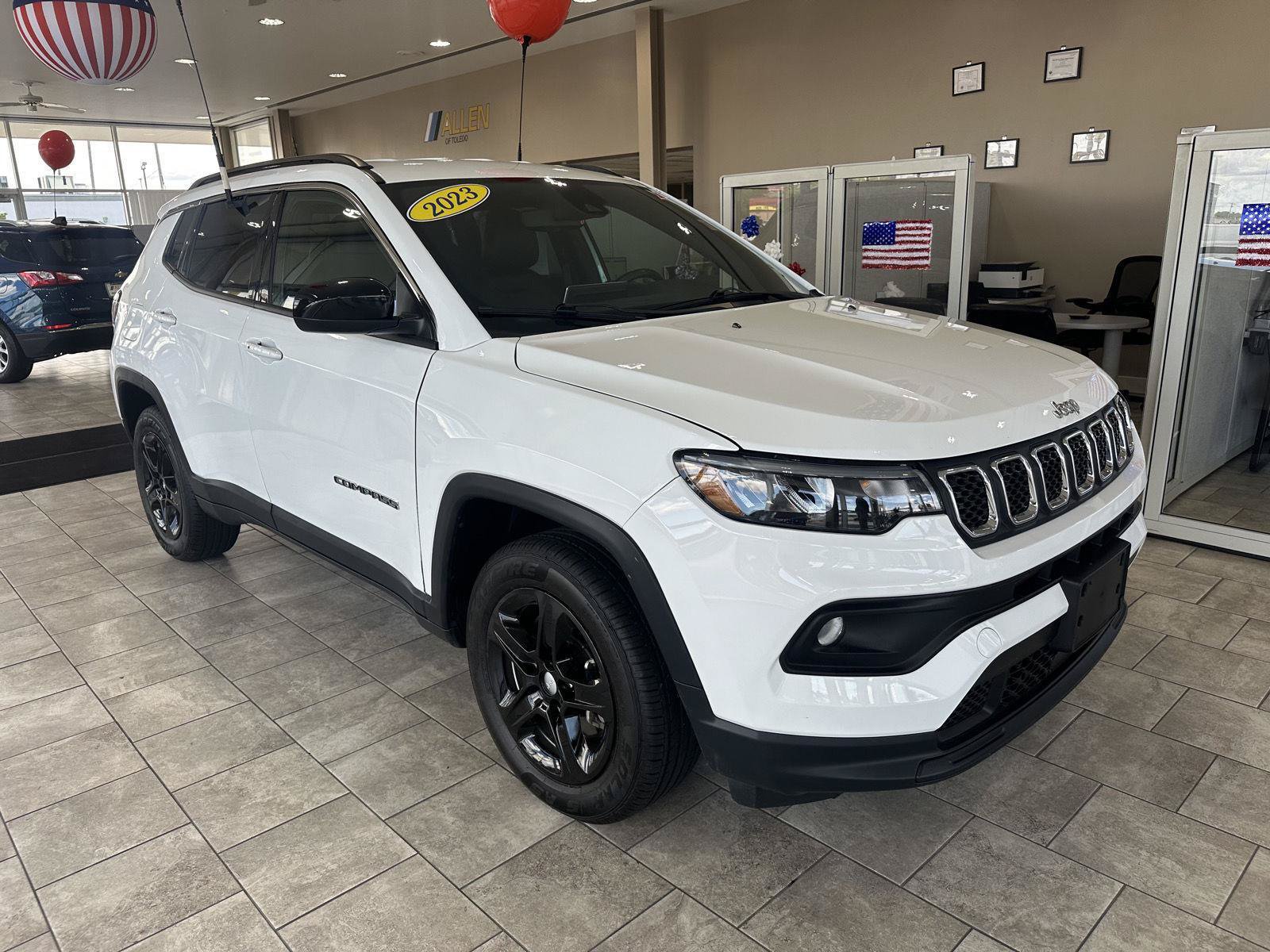 Used 2023 Jeep Compass Latitude AWD/4WD image 2