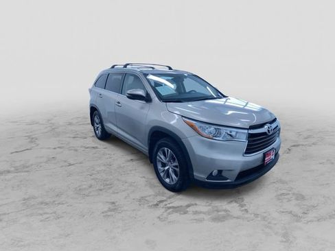 Used 2015 Toyota Highlander XLE image 3