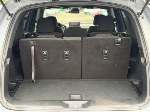 Used 2025 Honda Pilot Sport image 9
