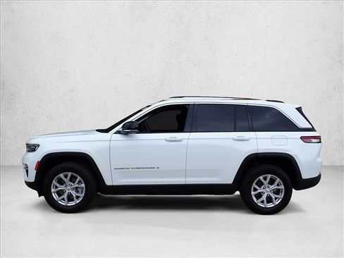 Used 2023 Jeep Grand Cherokee Limited w/ Trailer Tow Prep Group (B) AWD/4WD image 2