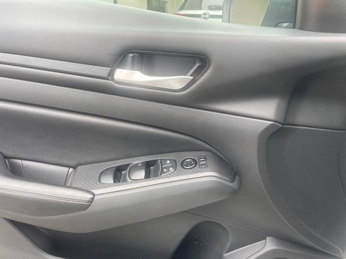 Used 2024 Nissan Altima 2.5 SV FWD image 11
