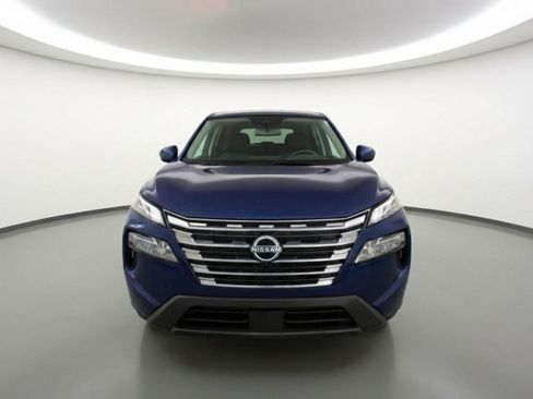 Used 2025 Nissan Rogue SV image 2