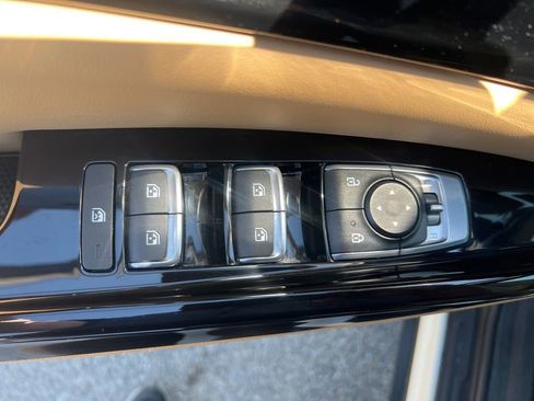 Used 2022 Kia Carnival EX FWD image 45