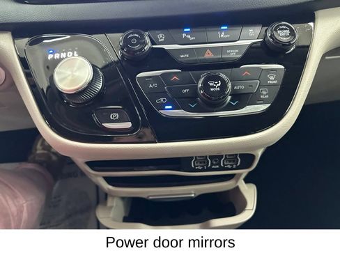Used 2024 Chrysler Pacifica Touring-L FWD image 44