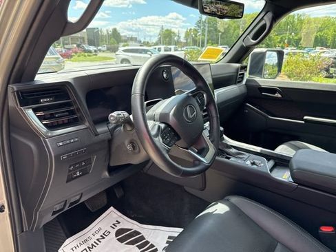 Used 2024 Lexus GX 550 AWD/4WD image 14