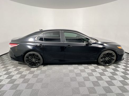 Used 2019 Toyota Camry LE image 2